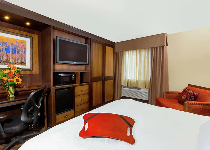 Hotel Hampton Hole 3*