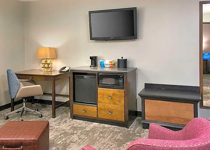 Hotel Hampton Hole
